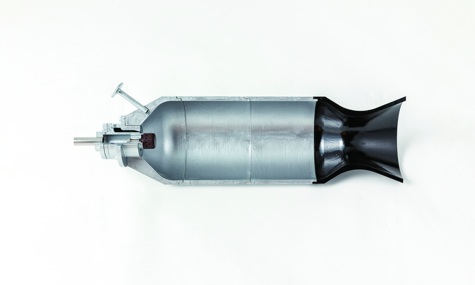 ピントル型噴射器を備えたロケットエンジン燃焼器模型